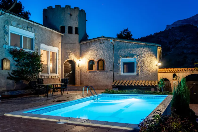 Autentisk spansk villa med privat pool + panoramaudsigt over bjerge og hav - Image 1