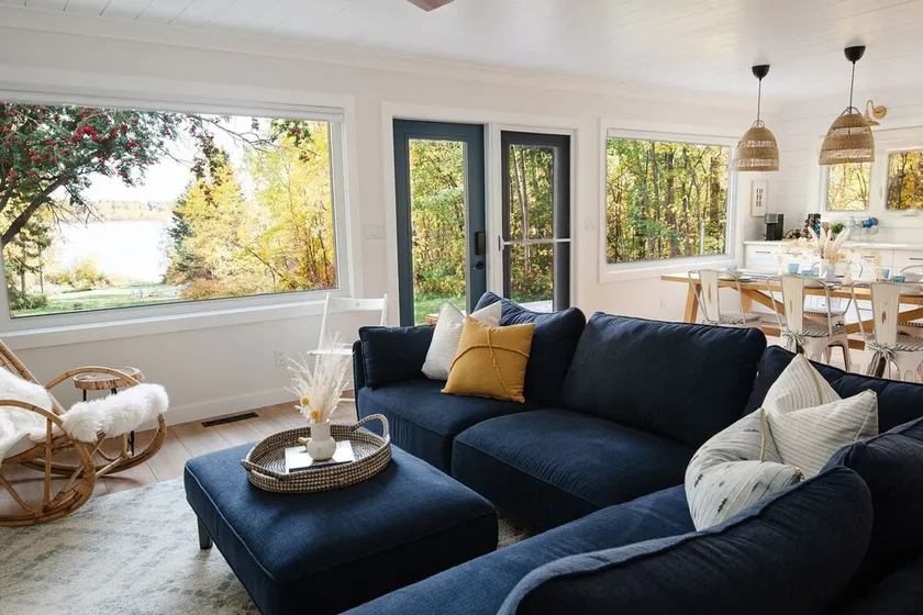 Lakefront home with stunning sunrise view, King bed - a nature lover's paradise - Image 1