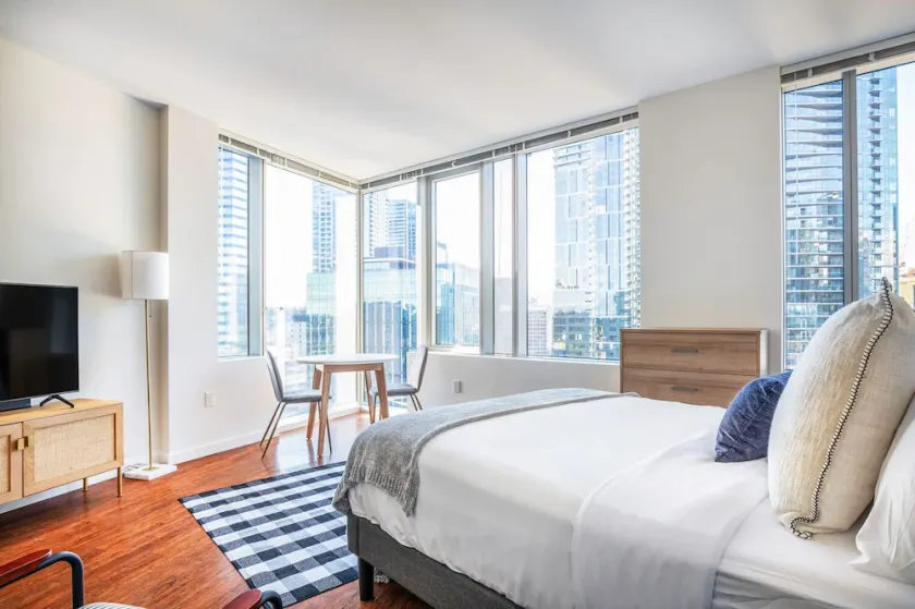 Gorgeous Downtown Bellevue Studio w/ Gym, W/D, near shops, by Blueground - Image 1