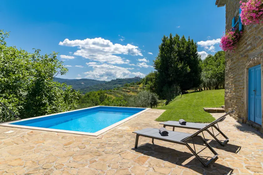 Friedliche Villa auf einem Hügel mit atemberaubendem Ausblick - Image 1