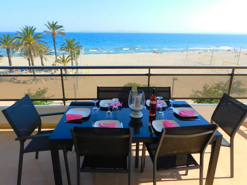 Frontline strandlejlighed, havudsigt, Salatar, Roses - Image 1