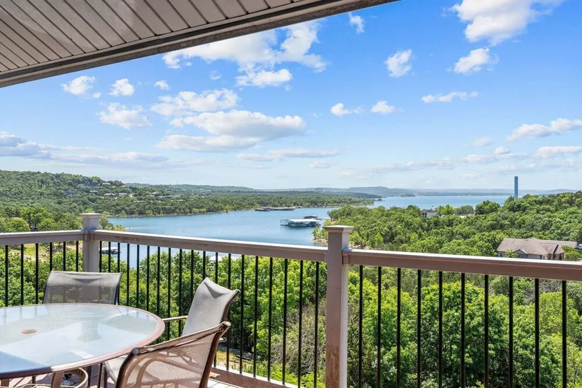 Best-View 3-Bedroom Condo, Close to Silver Dollar City with Free Tickets & Outdoor Pool - Image 1