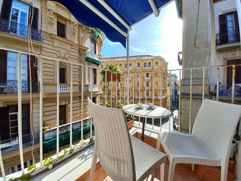 B&B Quattro Palazzi Napoli Centro - Image 1