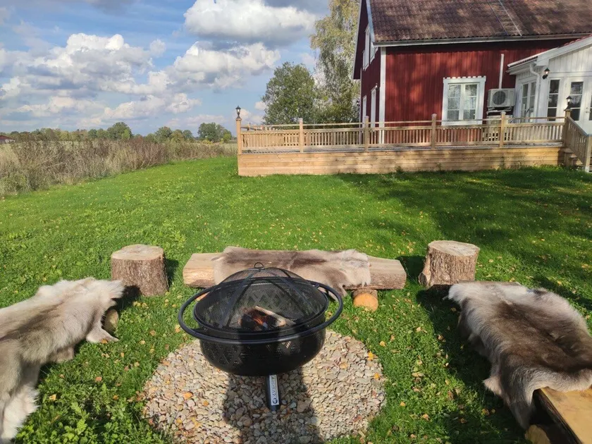 Gård med Egen sjö med Bryggbåt,nyrenoverat! - Image 1