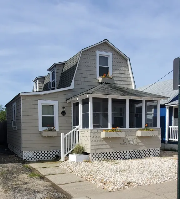 3 bed 2 blocks from Beach. Parking & BEACH BADGES INCLUDED - Image 1