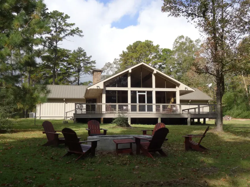 Upland Hill Lodge - utsikt över sjön i östra Texas - Image 1