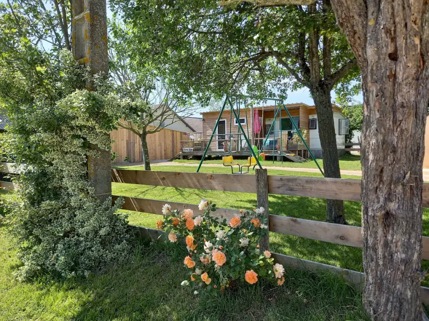 Bungalow on a horse farm - Image 1