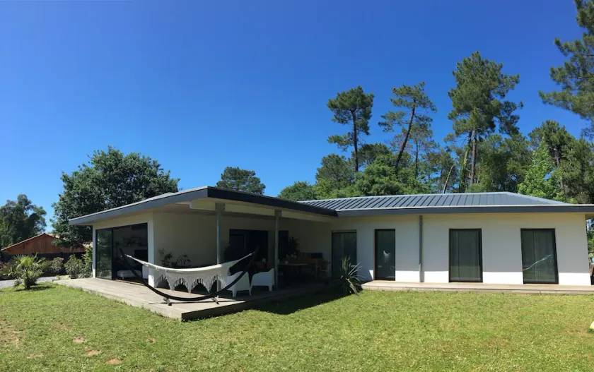 Maison d'architecte entre landes et pays basque; PISCINE POUR L'ETE 2021 - Image 1