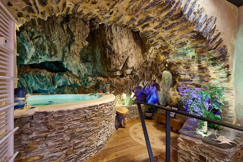 Jacuzzi Troglodyt, 20 m vom Strand entfernt, mit privater Terrasse, A/C - Image 1