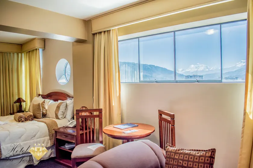 Hotel La Joya - Image 1