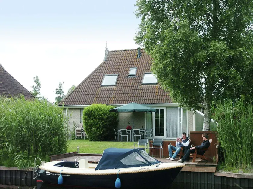Wellness aan het Water in Earnewoude - Image 1
