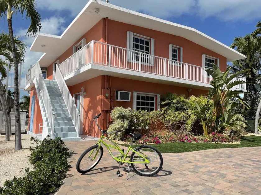 Venetian Shores Home -DOCK remodeled  3/3 POOL/Hot Tub! Deep water Dockage - Image 1