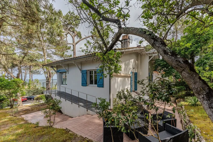 Charming Hilltop Villa with Stunning Views, Steps from Pyla Beaches - Image 1