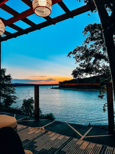 Lake Front House, private beach, Big decks, Pool Table, Kayaks & Bunk Room - Image 1