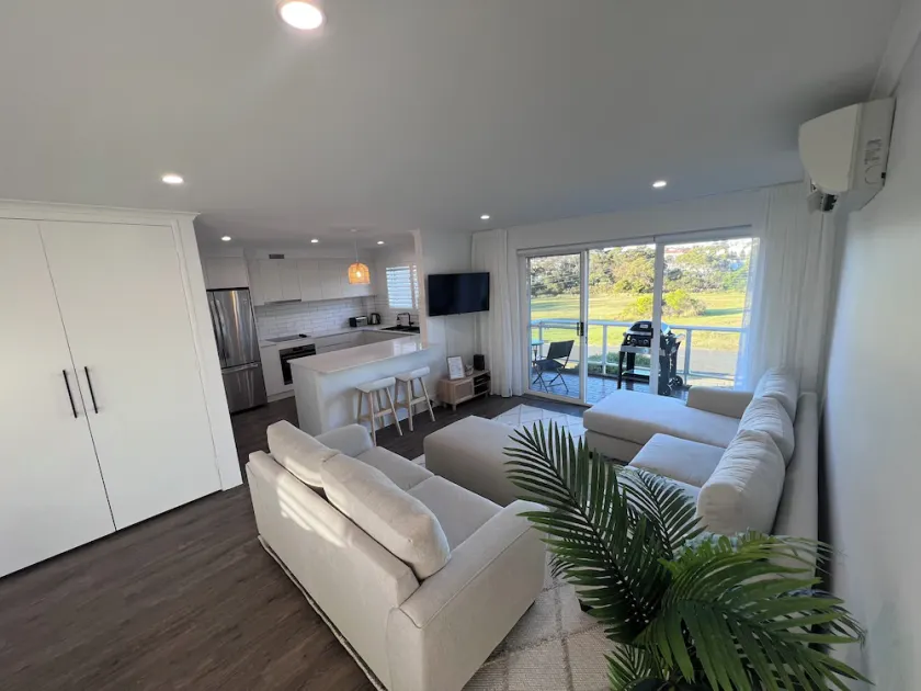 PJ's Ulladulla - Harbour & Pacific Ocean Views. - Image 1