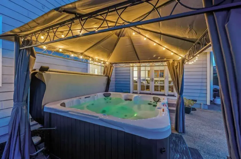 Updated 5 BR house w/ hot tub - 5 min walk to downtown! - Image 1