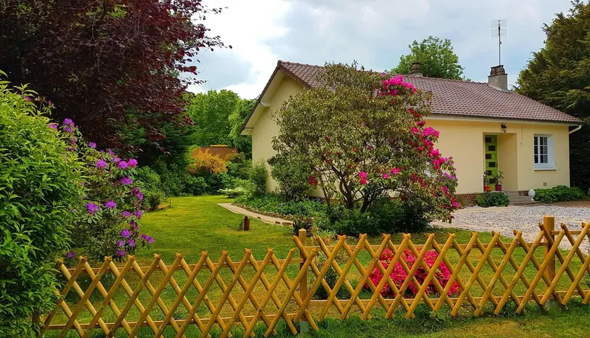 HOUSE ON GARDEN OF CHARM IN THE VILLAGE GARDEN OF VARENGEVILLE ON SEA - Image 1