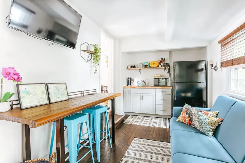 Best of Downtown and Belmont in cozy unique 2BD! Walk everywhere! - Image 1