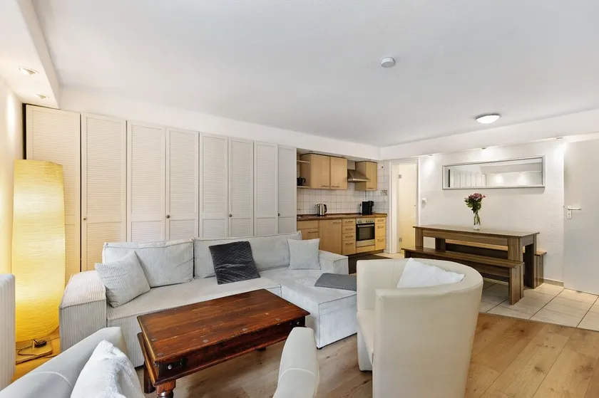 Centrally Located and Quiet Trade Fair Apartment Berlin - Image 1