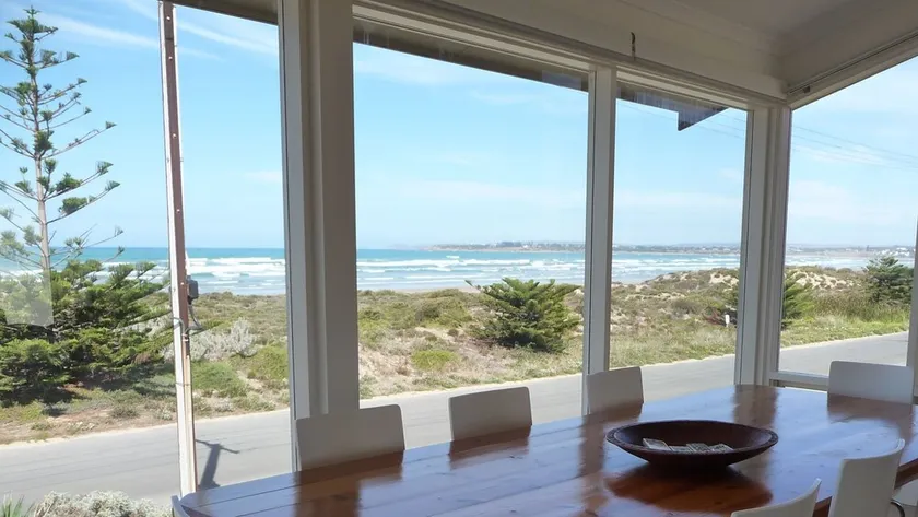 Surfers Parade - Outstanding Panoramic Surf and Coastal Views - 'Willows' - Image 1
