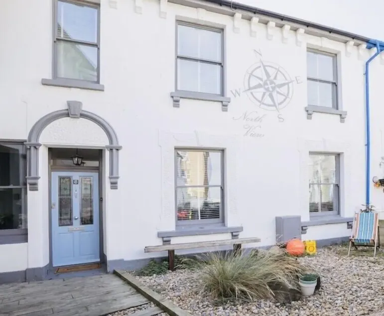 Quirky Victorian Townhouse with Sea View / Sleeps 8 / Luxury bedding - Image 1