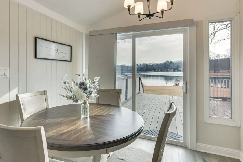 Bring Your Pup! Waterfront Cedar Pines Getaway - Image 1