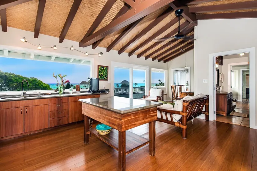 Penthouse Living in Beautiful Lanikai – 2 Bedrooms, 1 Bathroom, Ocean Views - Image 1
