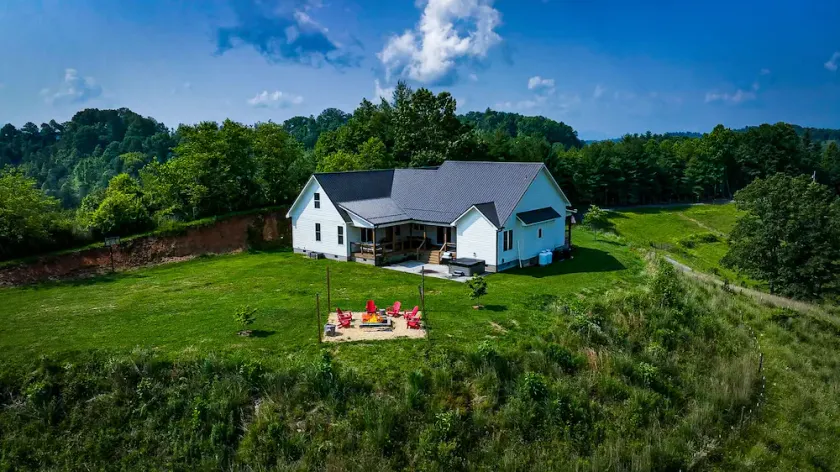 Brackens View Retreat | Mountain Cabin with Hot Tub, Game Room & Panoramic Views - Image 1