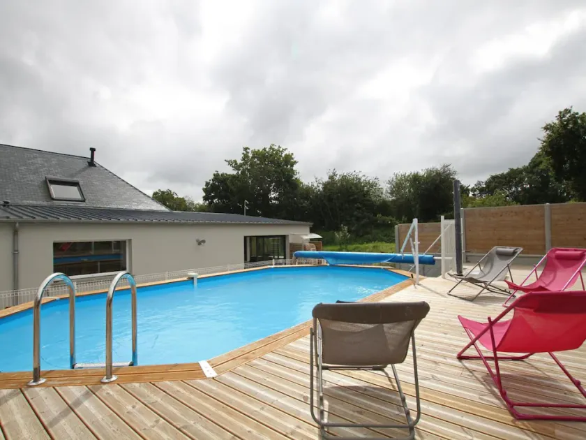 Spacious house with jacuzzi and leisure options in Vesly - Image 1