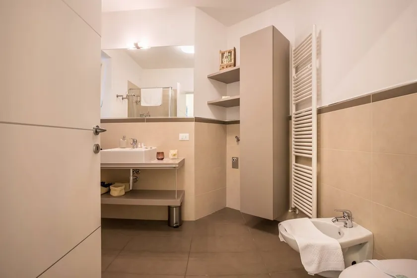 Ferienwohnung 'La Villa Tesoro' mit Blick auf den See, Gemeinschaftspool und Wi-Fi - Image 1