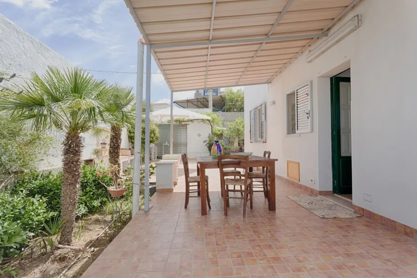 Dreamy Apartment with Veranda, Pool and Parking - Image 1
