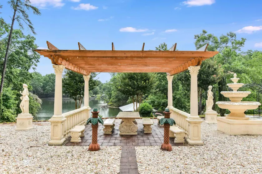 Majestic Lake Estate + Views, Outdoor Fireplace, Dock ⛵💖 - Image 1