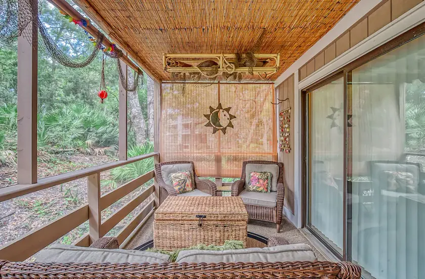2 blocks to the beach! First floor 2 BR/2 BA - Secluded Lanai, WiFI, Pool&Tennis - Image 1