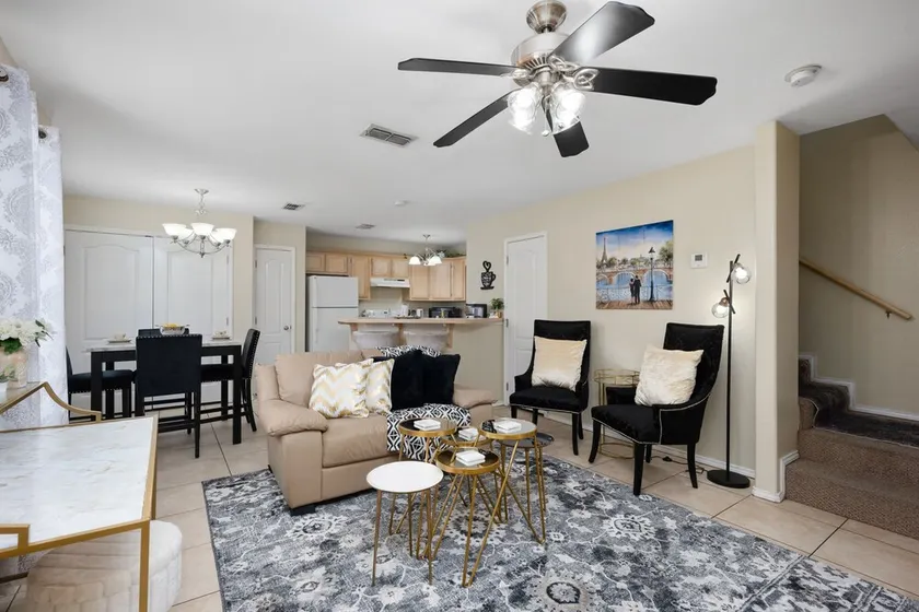The Parisian Keyless Condo 4 min from Airport and Hospitals - Image 1
