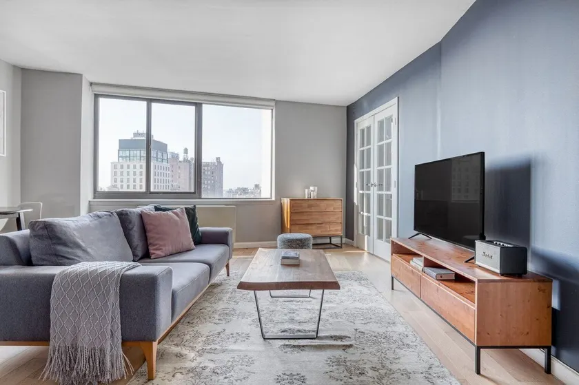 Quaint Union Square 1BR, Doorman + Gym, near NYU by Blueground - Image 1