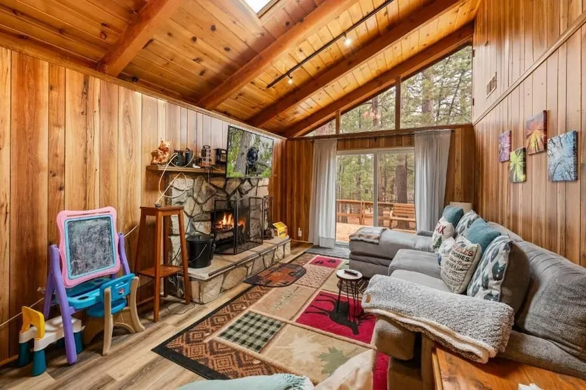 Mama Bear's Cozy Cabin - Image 1