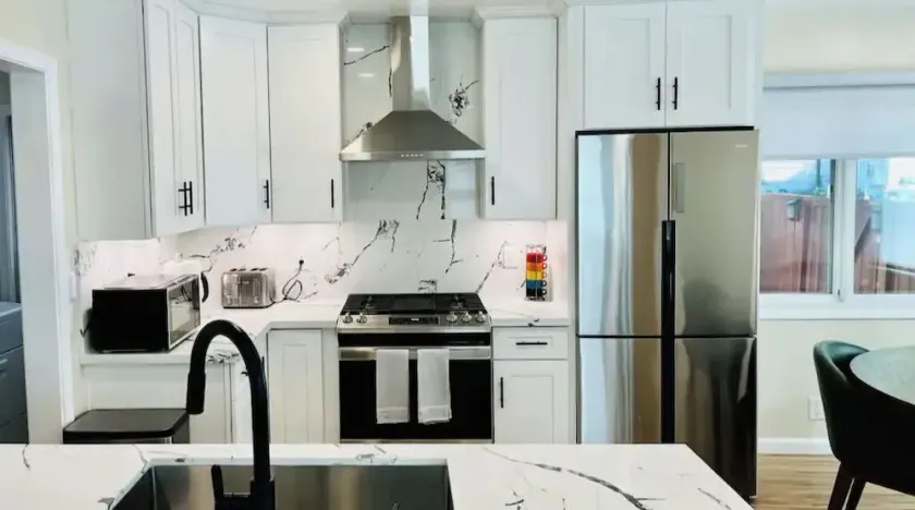 Beautifully Renovated 2-Bedroom Home Near LAX - Image 1