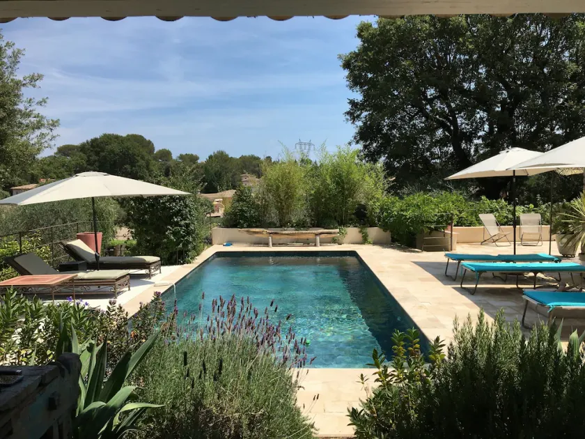 “A discreet retreat, perfect for refined holidays in complete privacy.” - Image 1