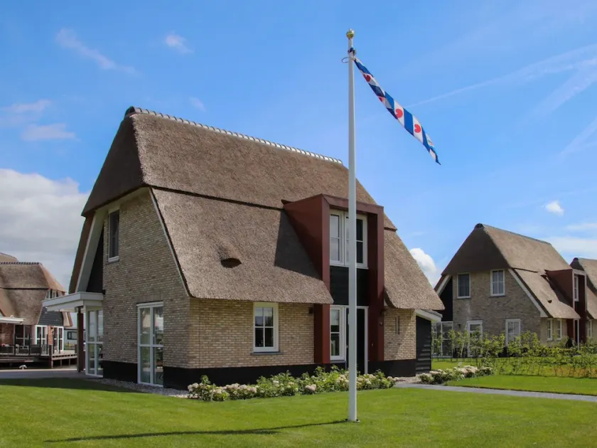 Villa with a sauna in Tjeukemeer - Image 1