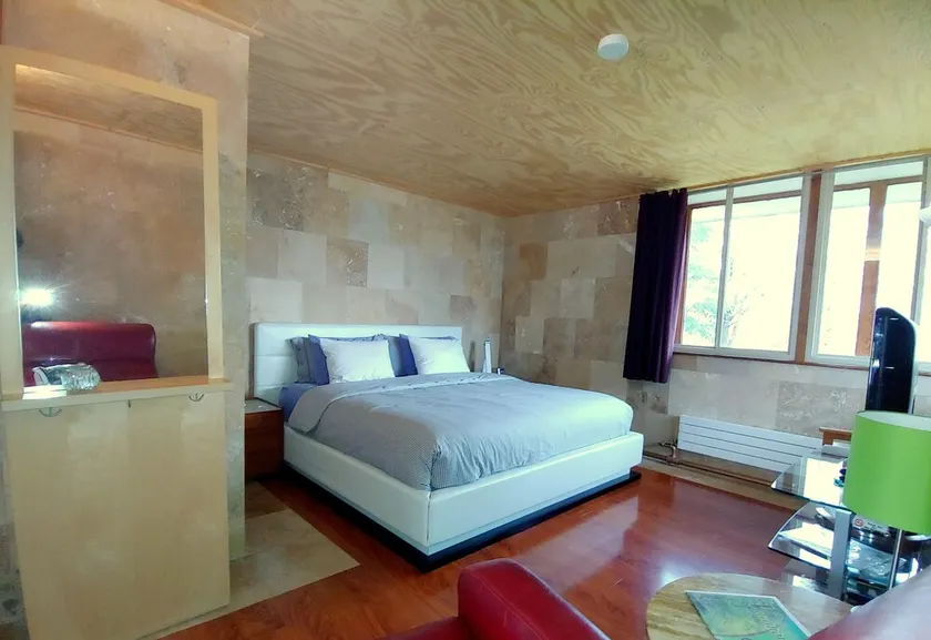 King Bed - Signature Style - Image 1