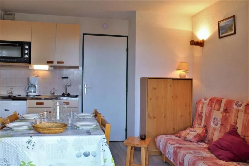 50 meters from the ski slopes, 6th floor, balcony, TV, ski locker, 18 m², Risoul - Image 1