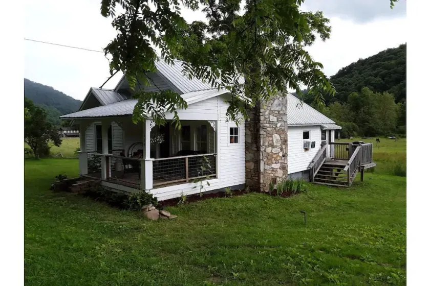 Country Mountain Escape! - Image 1