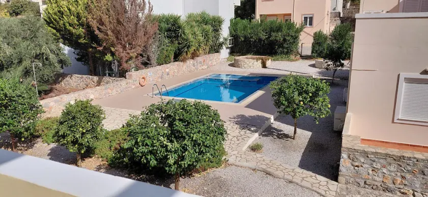 Mountain views (see video), 3 bedrooms, 550m easy walk to beach, 2 shared pools - Image 1