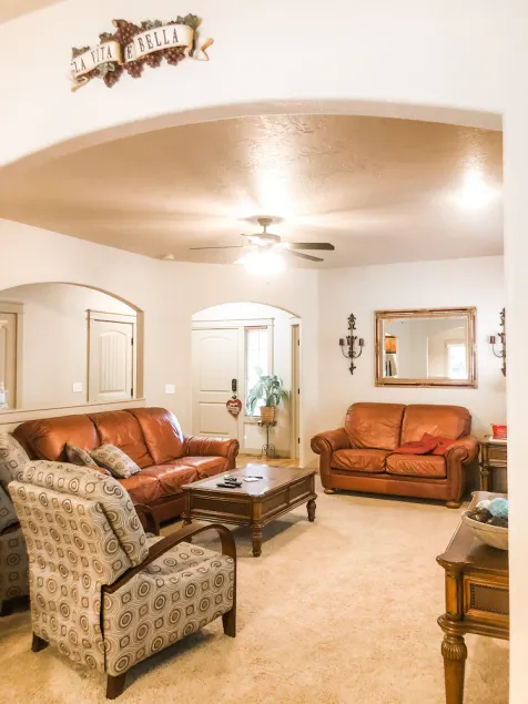 Clean, Comfy, and Cozy Near Everything! (Family and Dogs Friendly:) - Image 1