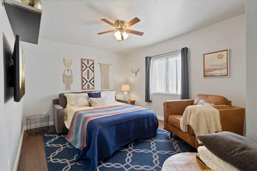 Historic 2-bedroom Sam Hughes Casita w/ Courtyard - Image 1