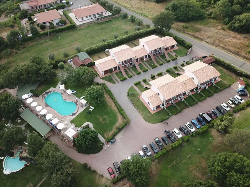 Holiday apartment with swimming pool - Image 1