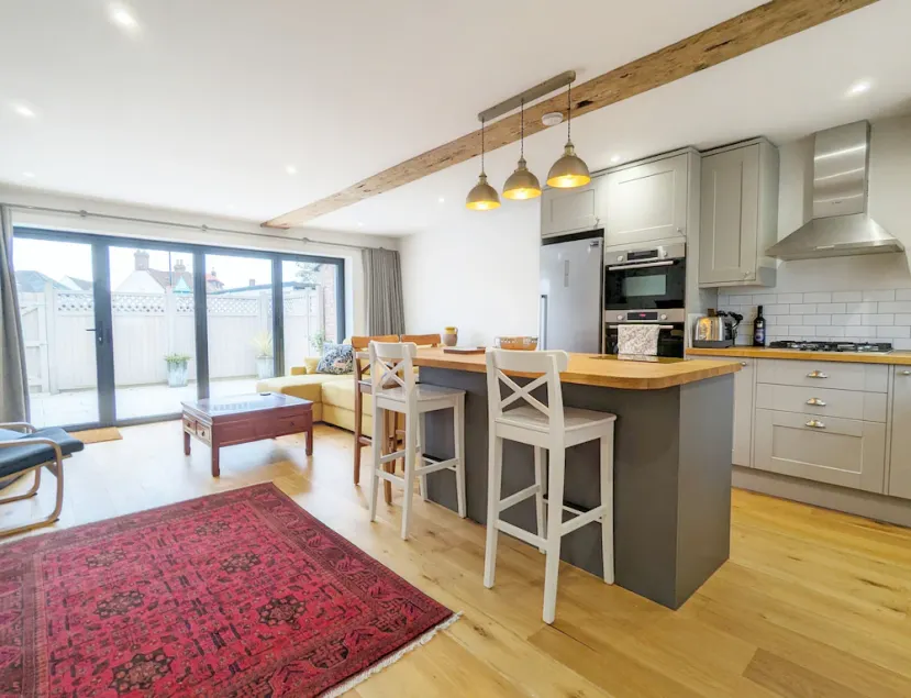 The Hive -  a cottage that sleeps 4 guests  in 2 bedrooms - Image 1