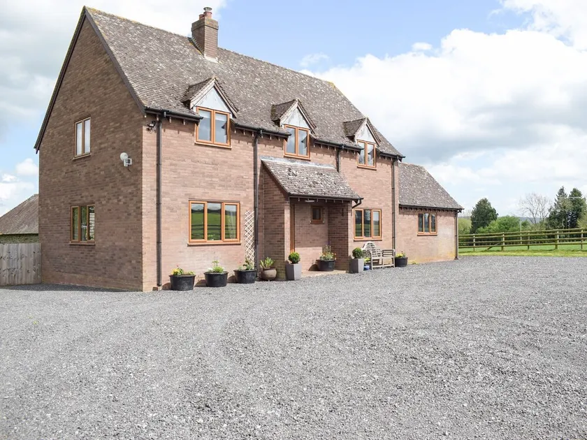 4 bedroom accommodation in Hayton&rsquo;s Bent - Image 1
