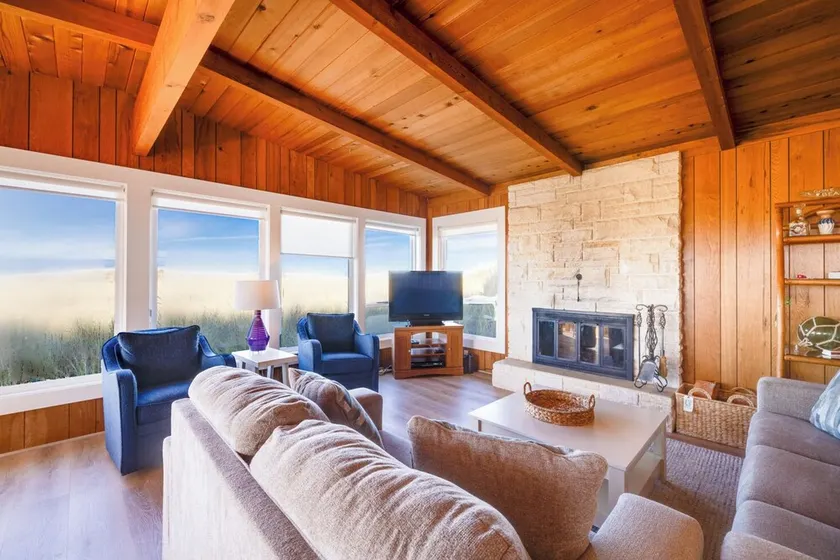 Single Level Oceanfront Manzanita Home with Modern Touches, Dog Friendly! - Image 1