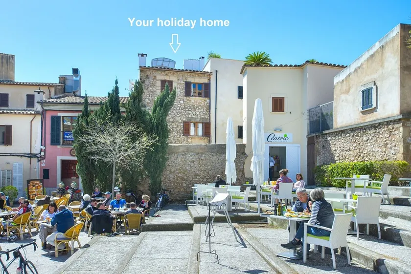 Owl Booking Villa Padrina - Walking to the Old Town - Image 1